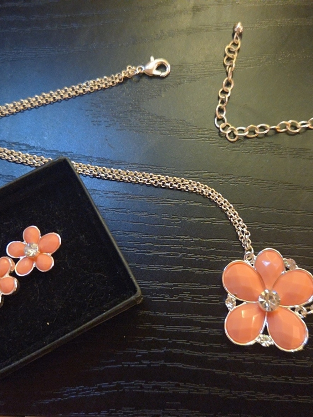 Floral Coral Pendant Necklace and Stud Earrings Set - Women Jewelry